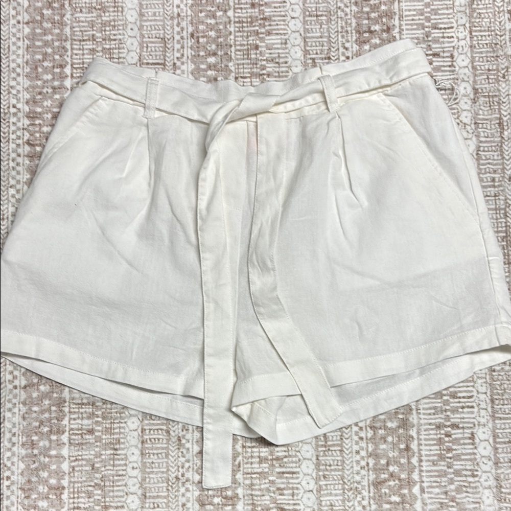 Ci Sono White Linen High Waist Shorts with Relaxed Fit
